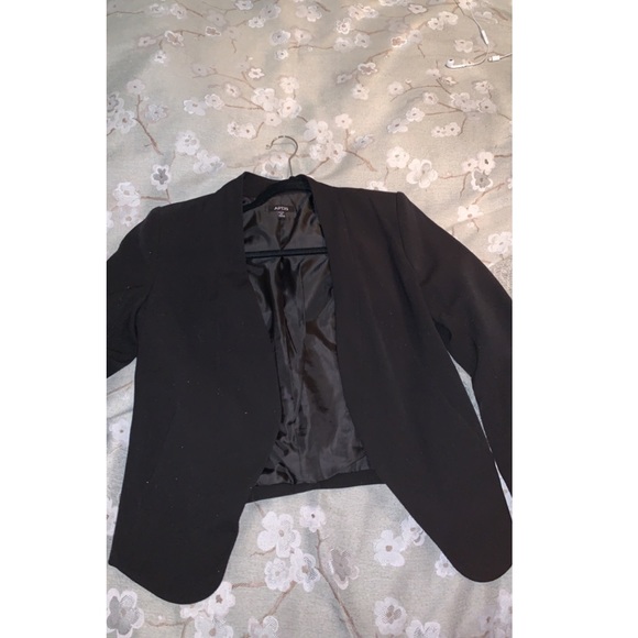 Verify of brand new and barely used clothes - Picture 6 of 8